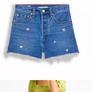 Nwot Levi’s high rise rib cage floral shorts 27